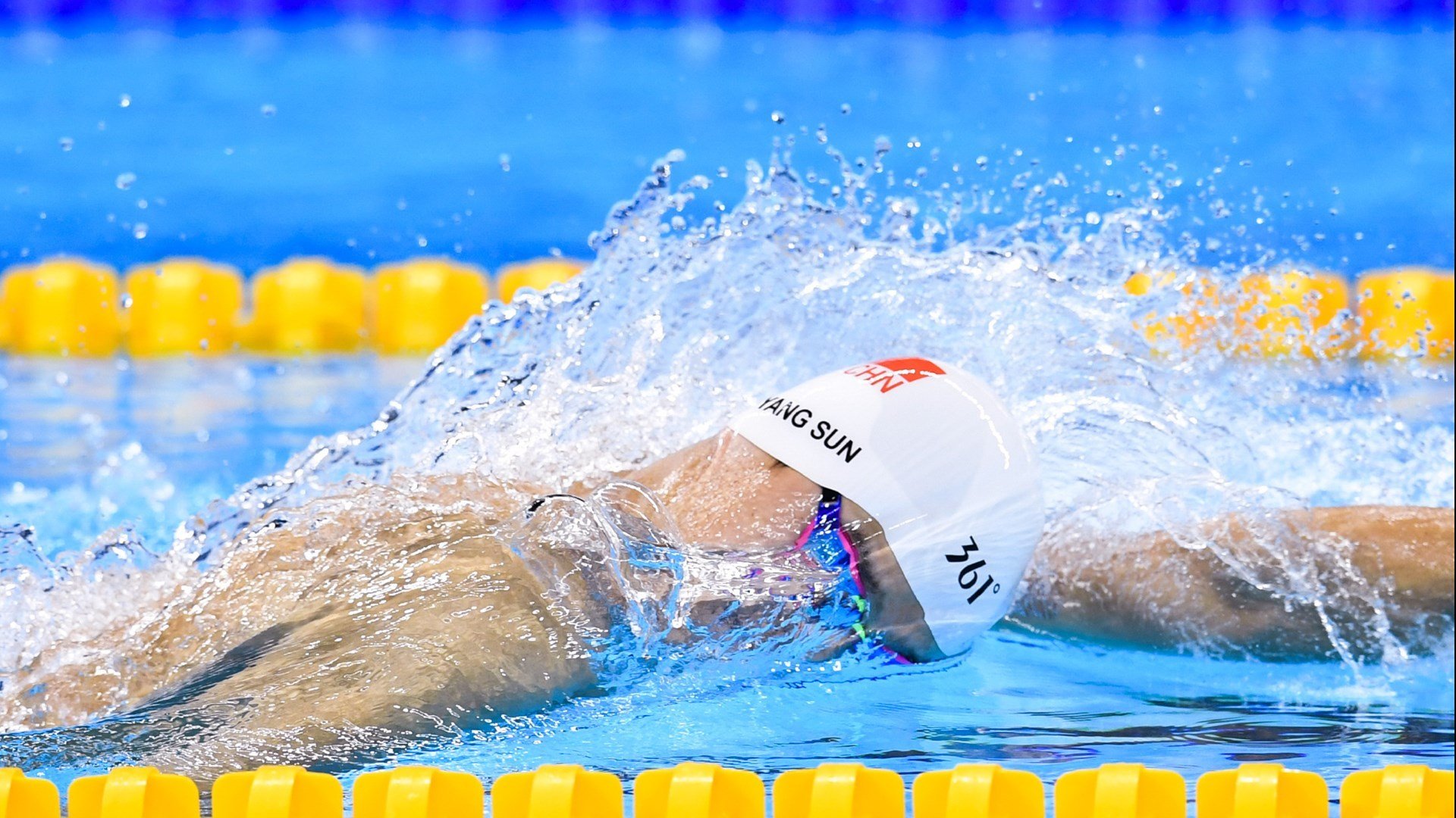 “国内足球市场持续扩大，行业迎来新机遇”，中国足球市场分析