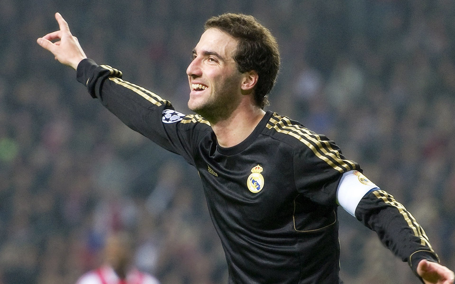 开云品牌-德甲球队备战冬窗引援，提升整体实力，德甲冬窗转会